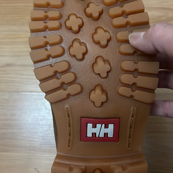 Helly Hansen Ladies Winter Boots - Picture 2 of 6